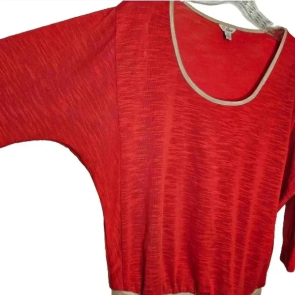 Guess Women's Red Dolman Sleeve Beige Tie Waist Pullover Blouse Size Small - Picture 7 of 8